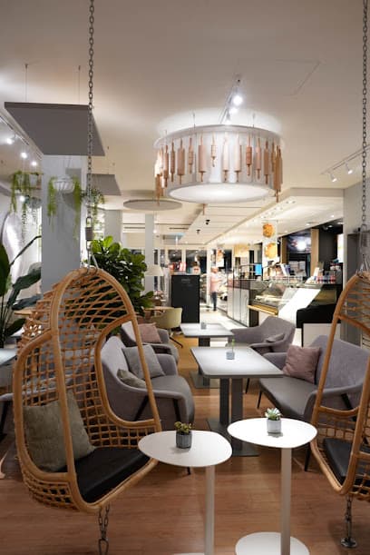 Junge Die Bäckerei. Strandallee